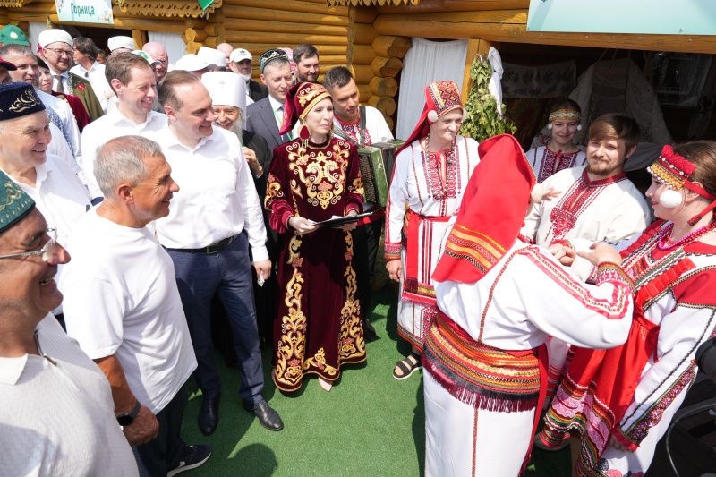 «Россия – это все мы!» - Артём Здунов и Рустам Минниханов приняли участие в национально-фольклорном празднике «Сабантуй»