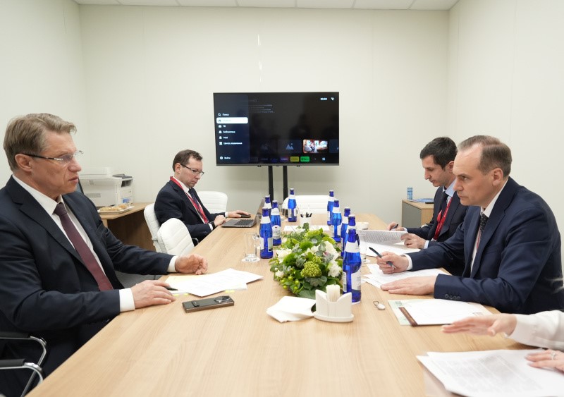 ПМЭФ-2026: Артём Здунов и Михаил Мурашко обсудили модернизацию инфраструктуры здравоохранения Мордовии